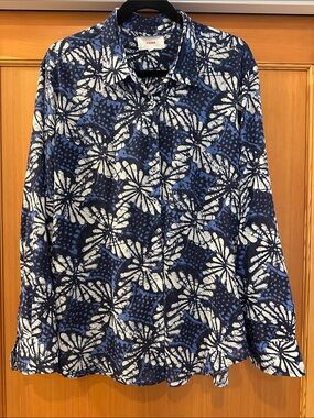 XiRENA Navy and White Floral Button-Down Shirt